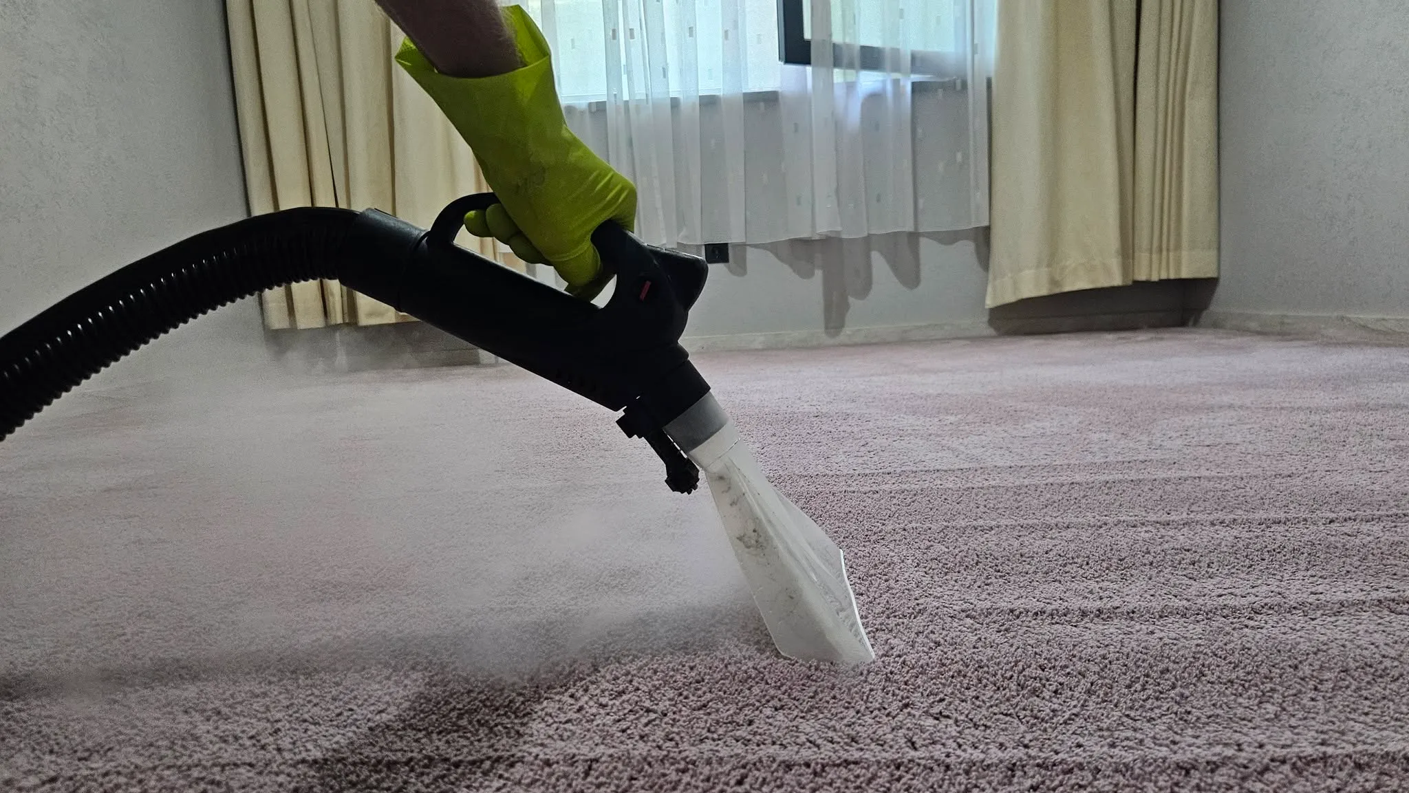 Spălare mochetă cu echipament profesional Oradea