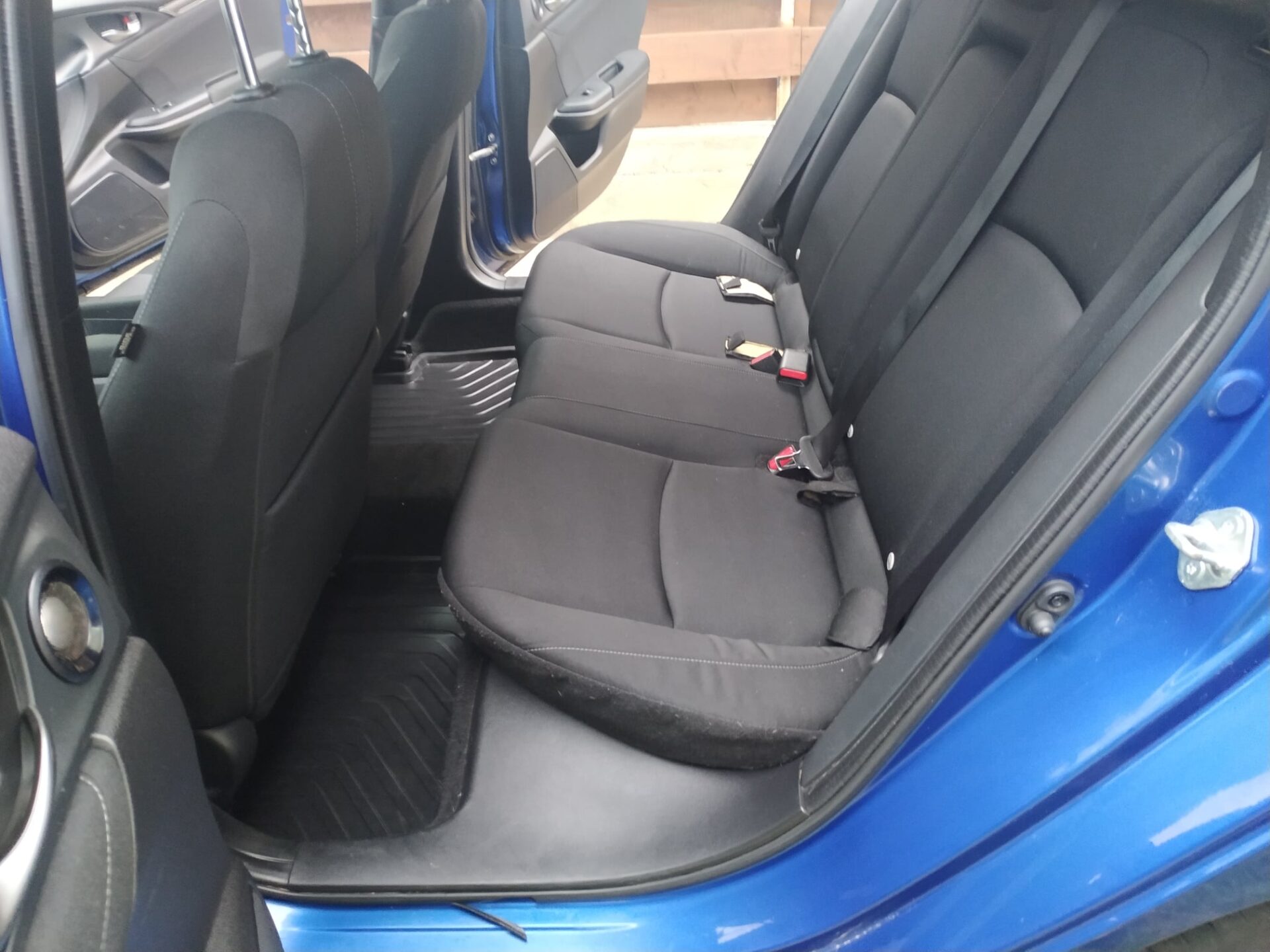 Curățare tapițerie auto textilă la domiciliu în Oradea