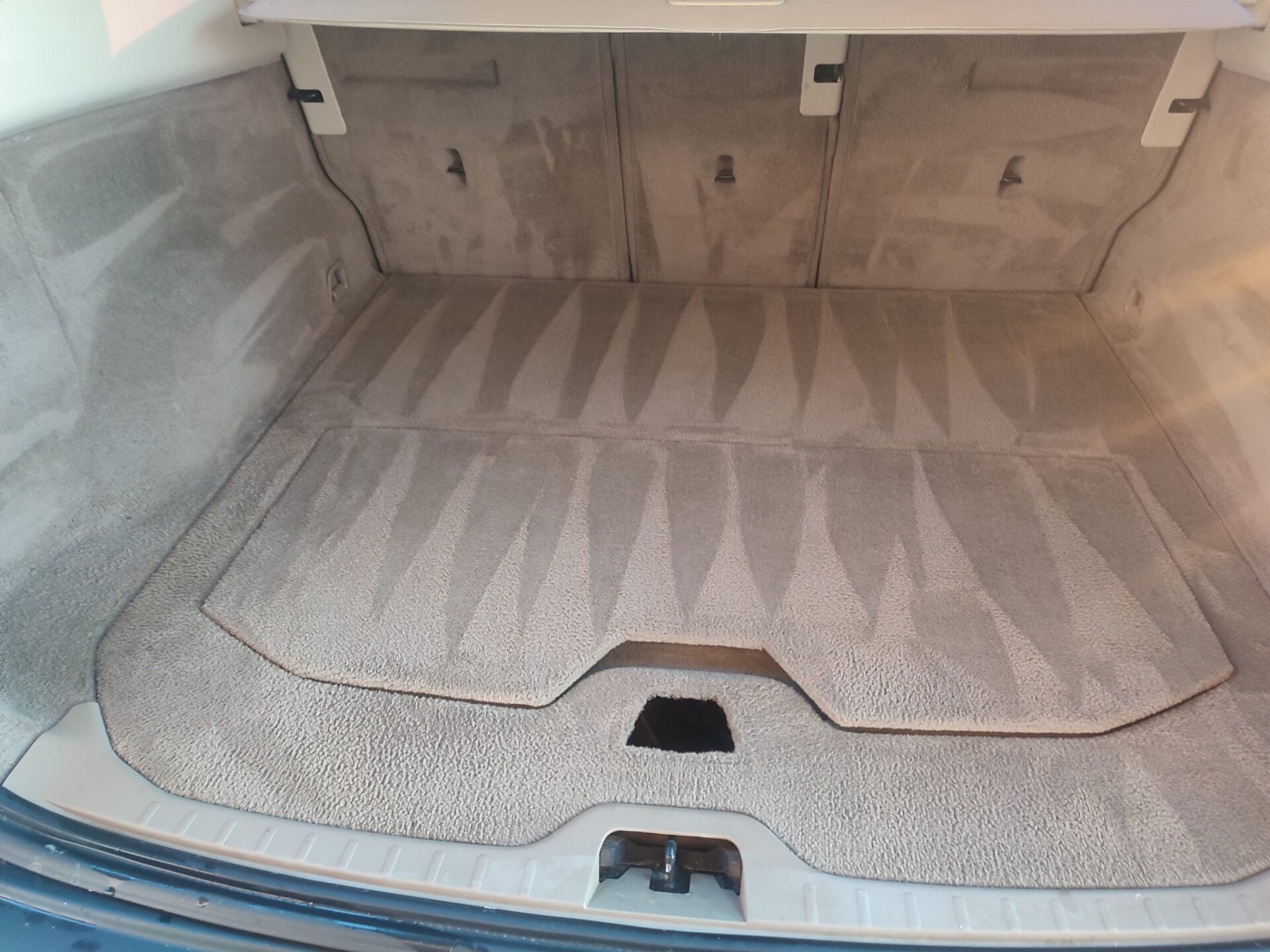 Curățare mochetă interior auto în Oradea