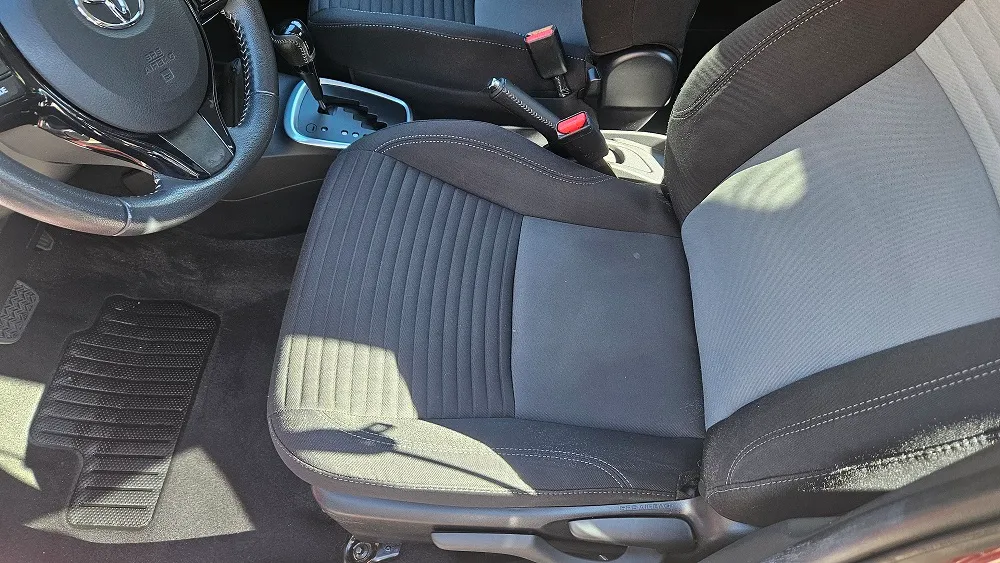 Scaun șofer Toyota Yaris după procesul de curățare